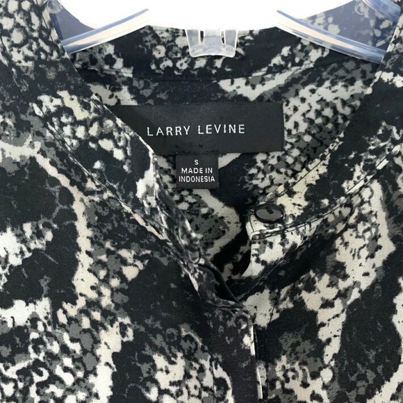 Larry Levine Snake Print Button Front Shirt blouse - Picture 9 of 9